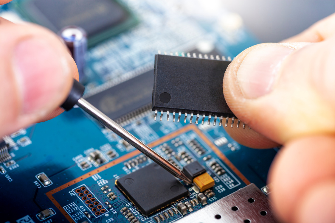 electronics inspects electronic circuits